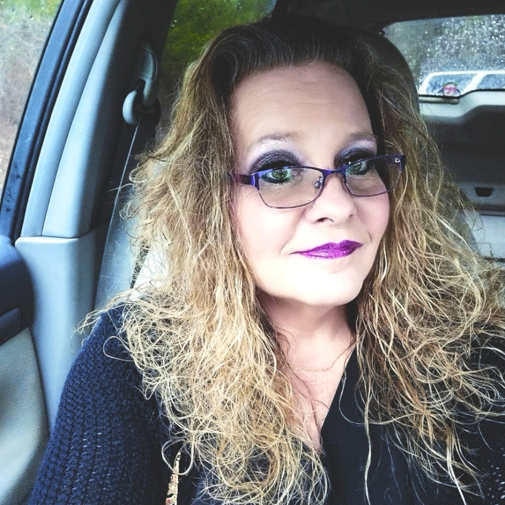 Meet your Posher, Robyn m.